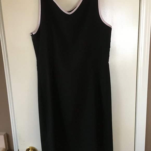 Little black dress with white piping - Picture 2 of 2